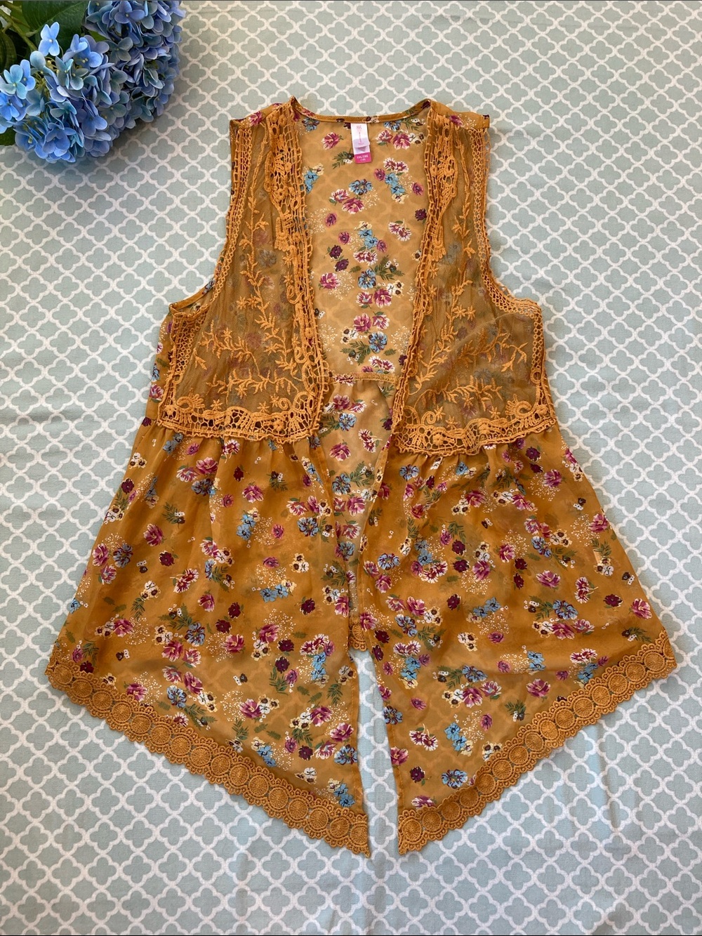 No Boundaries Mustard Floral Crochet Trim Vest Juniors XXL Runs Small